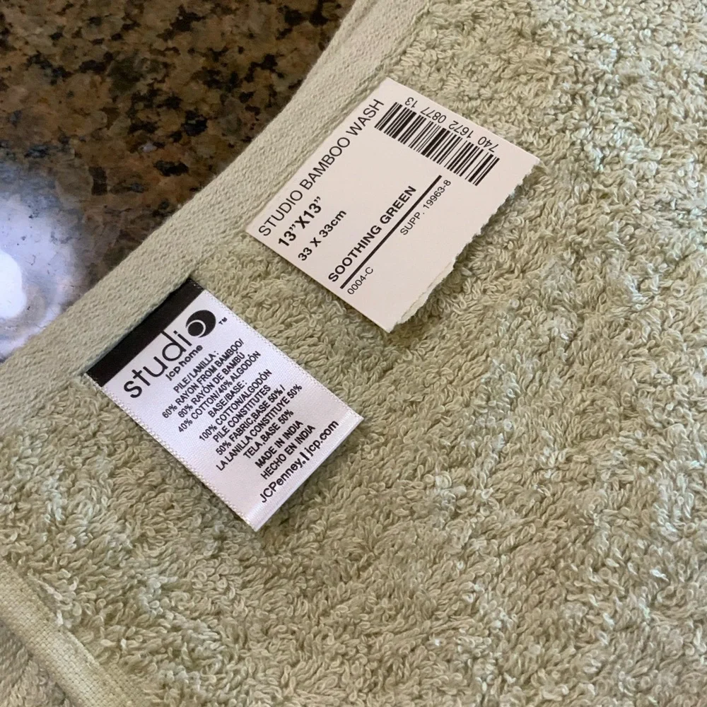 Studio Bamboo Blend Towel and Wash Cloth 4 pc Set Soothing Green NOS